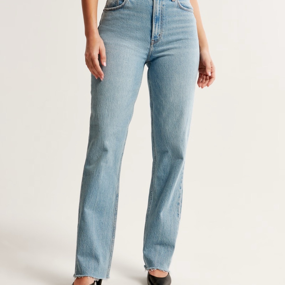 Abercrombie & Fitch Curve Love Ultra High Rise 90s Slim Straight Jean 25L